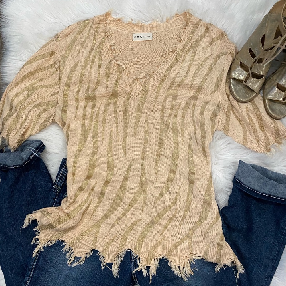 Boutique sweater in peach /cream and gold